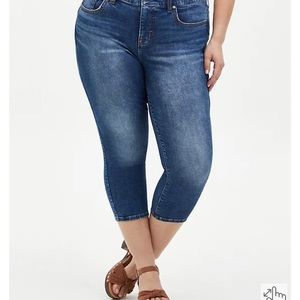 CROP BOMBSHELL SKINNY JEAN - PREMIUM STRETCH MEDIUM WASH- Size 26